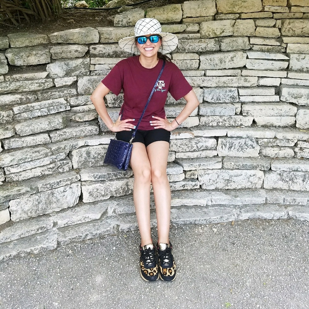 Meet your Posher, Elizabeth